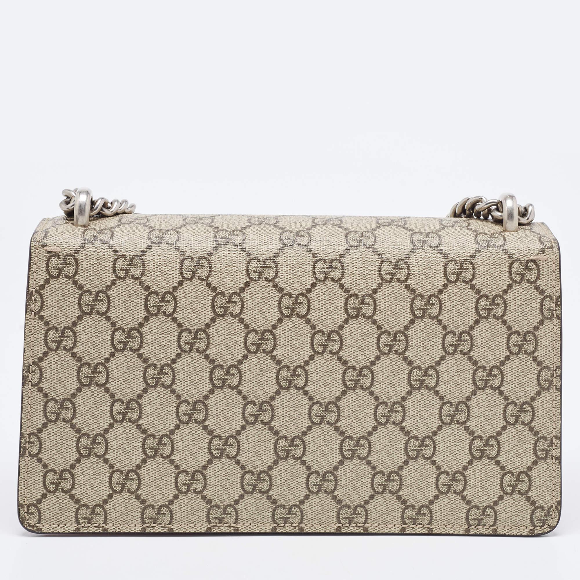 Perfect for conveniently housing your essentials in one place, this Gucci shoulder bag is a worthy investment. It has notable details and offers a look of luxury.

