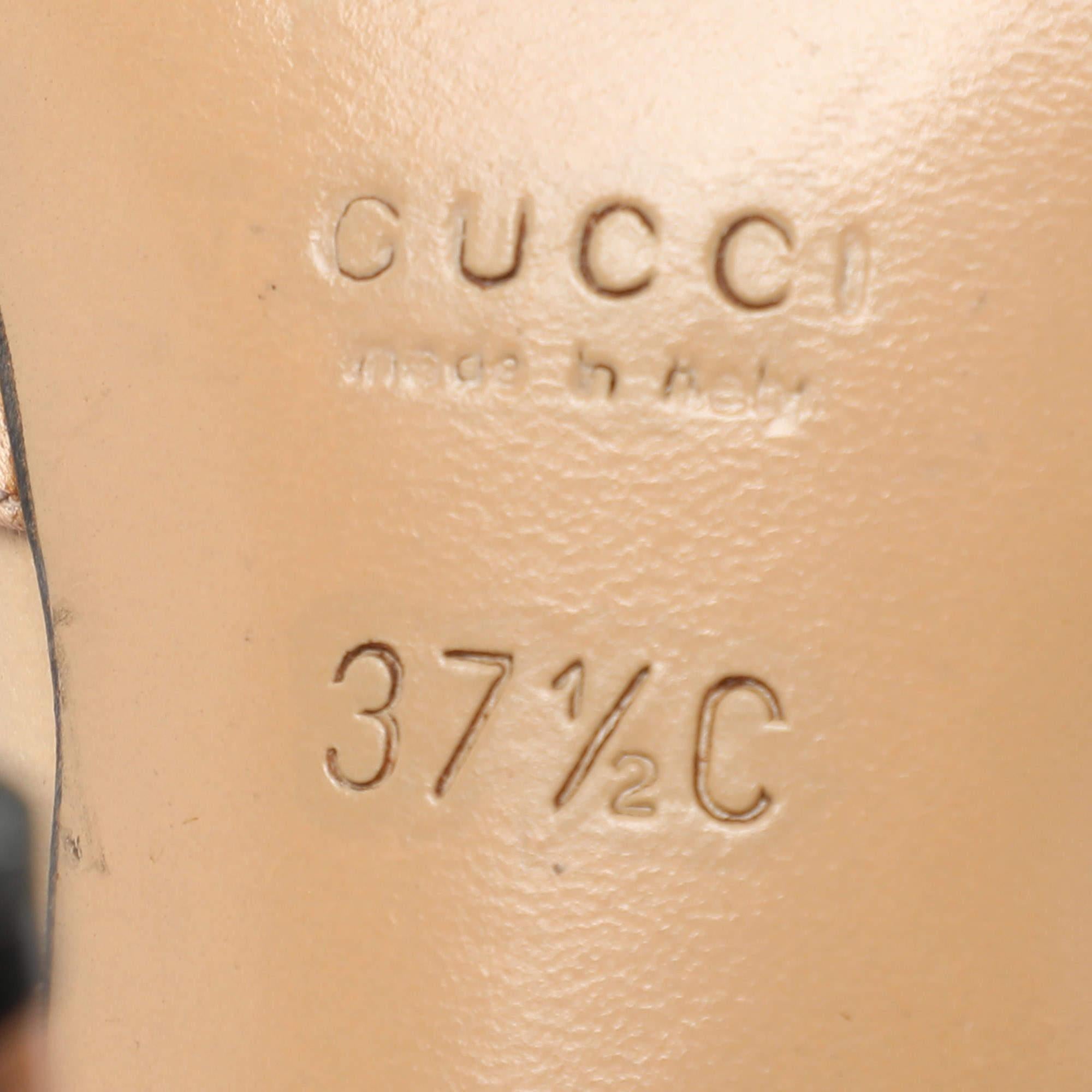 Sandales à bout pointu en satin beige Gucci, taille 37,5 en vente 3