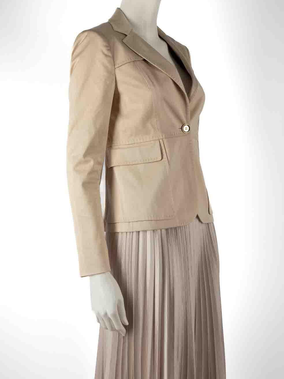 CONDITION is Very good. Minimal wear to blazer is evident. Minimal wear to the front with small marks on this used Gucci designer resale item.
 
 
 
 Details
 
 
 Beige
 
 Cotton
 
 Blazer
 
 Single breasted
 
 2x Front side pockets with flaps
 
