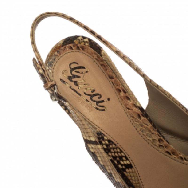 Gucci Beige Snakeskin Slingback Peep Toe Sandals Size 40.5 In Good Condition For Sale In Dubai, Al Qouz 2