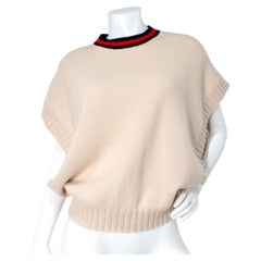Gucci - Gilet in lana con colletto a righe beige e logo GG ricamato