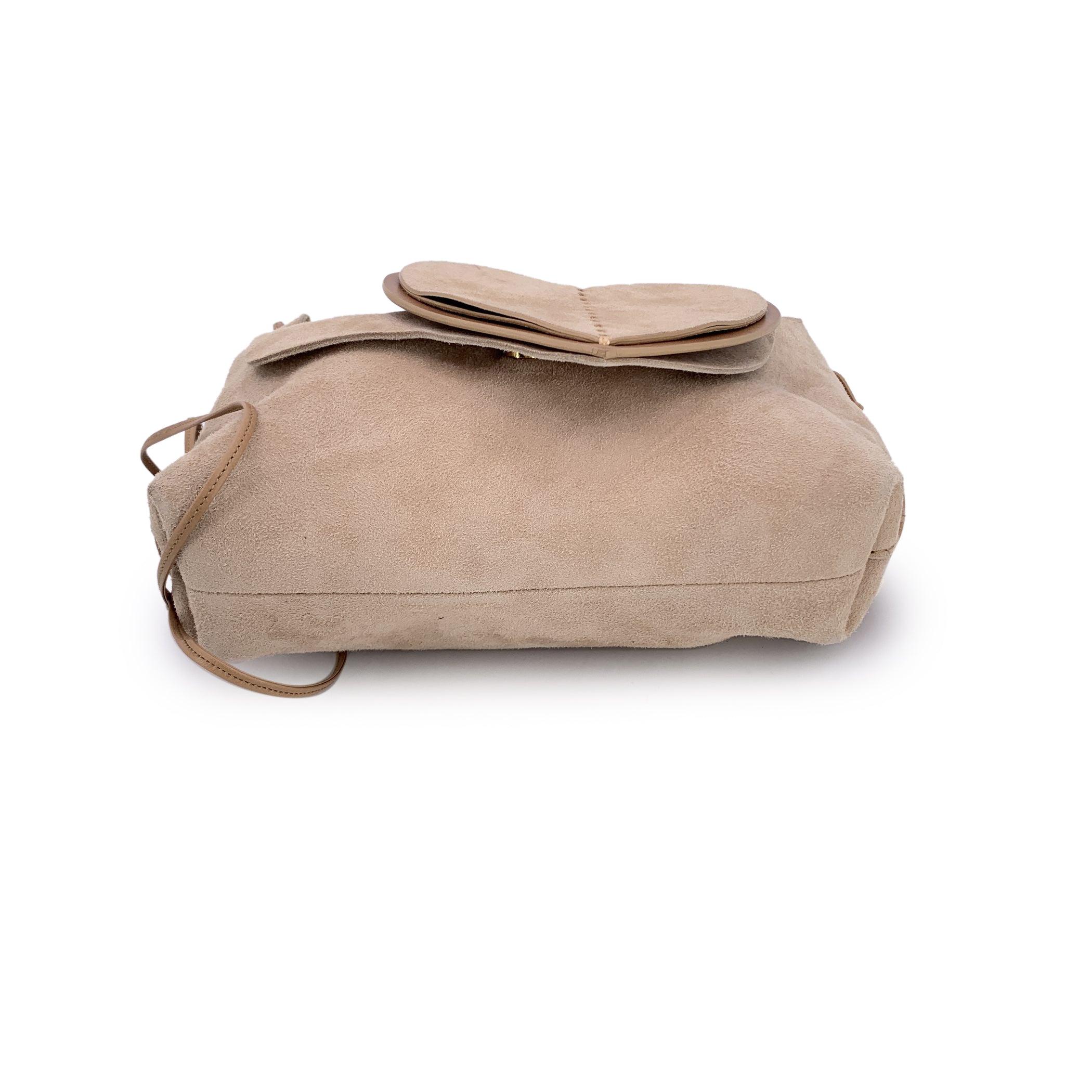 Gucci Beige Suede Heart Crossbody Bag Pour femmes en vente