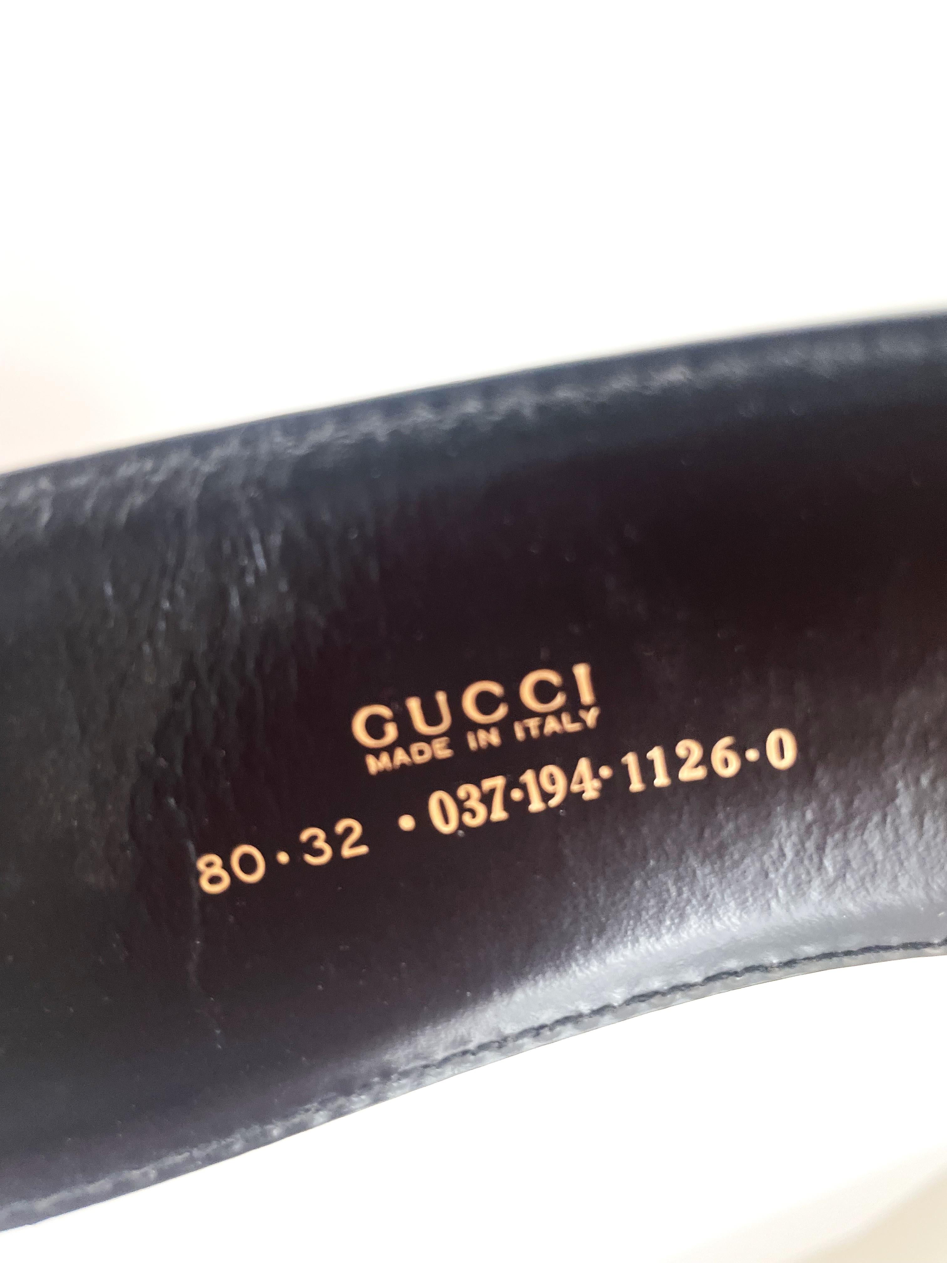 Gucci Gürtel aus schwarzem Leder mit vergoldeter übergroßer Schnalle und Gucci-Logo 1