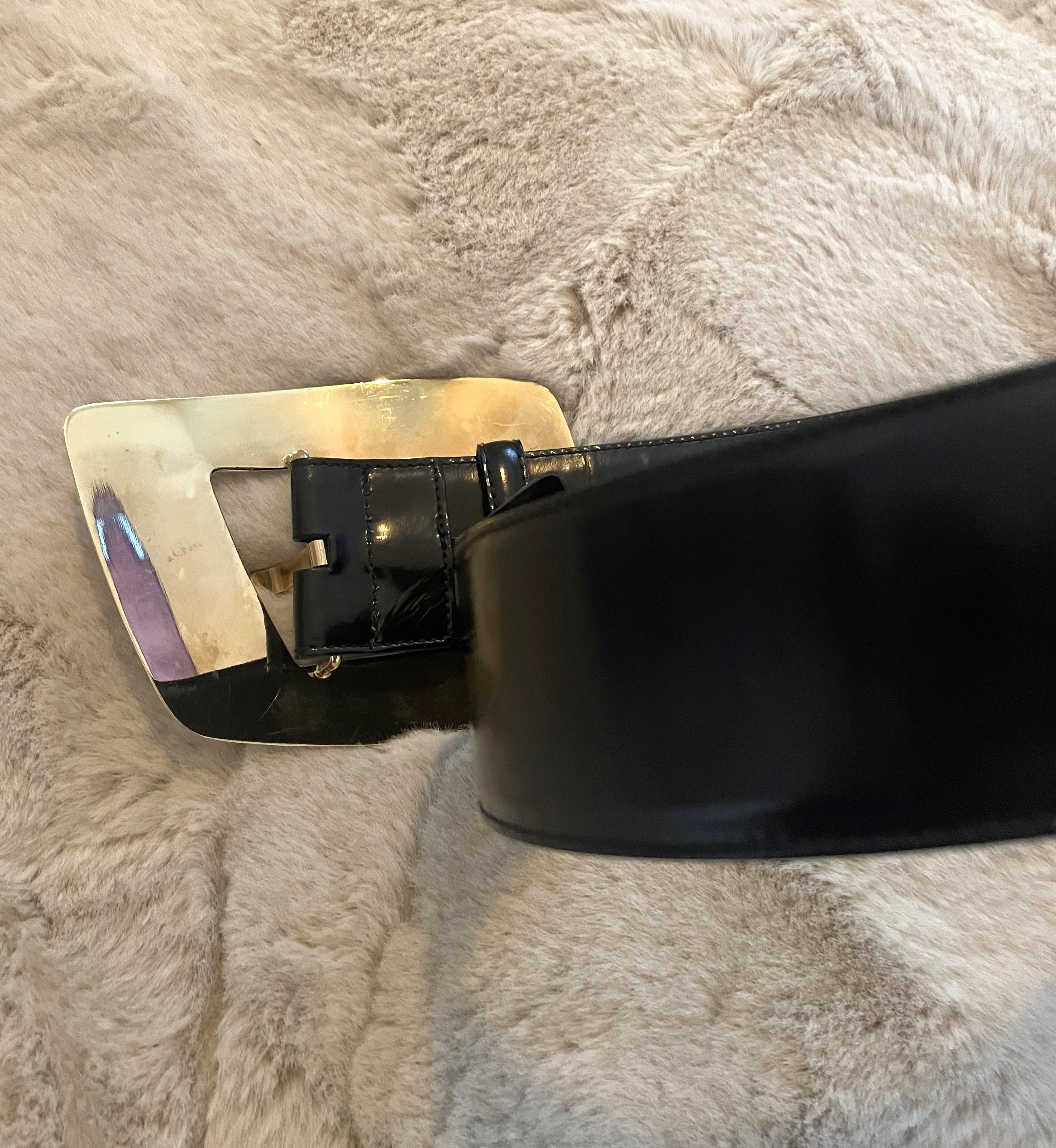 Gucci Belt Black Leather with Gold-plated Oversized Buckle with Gucci logo 4