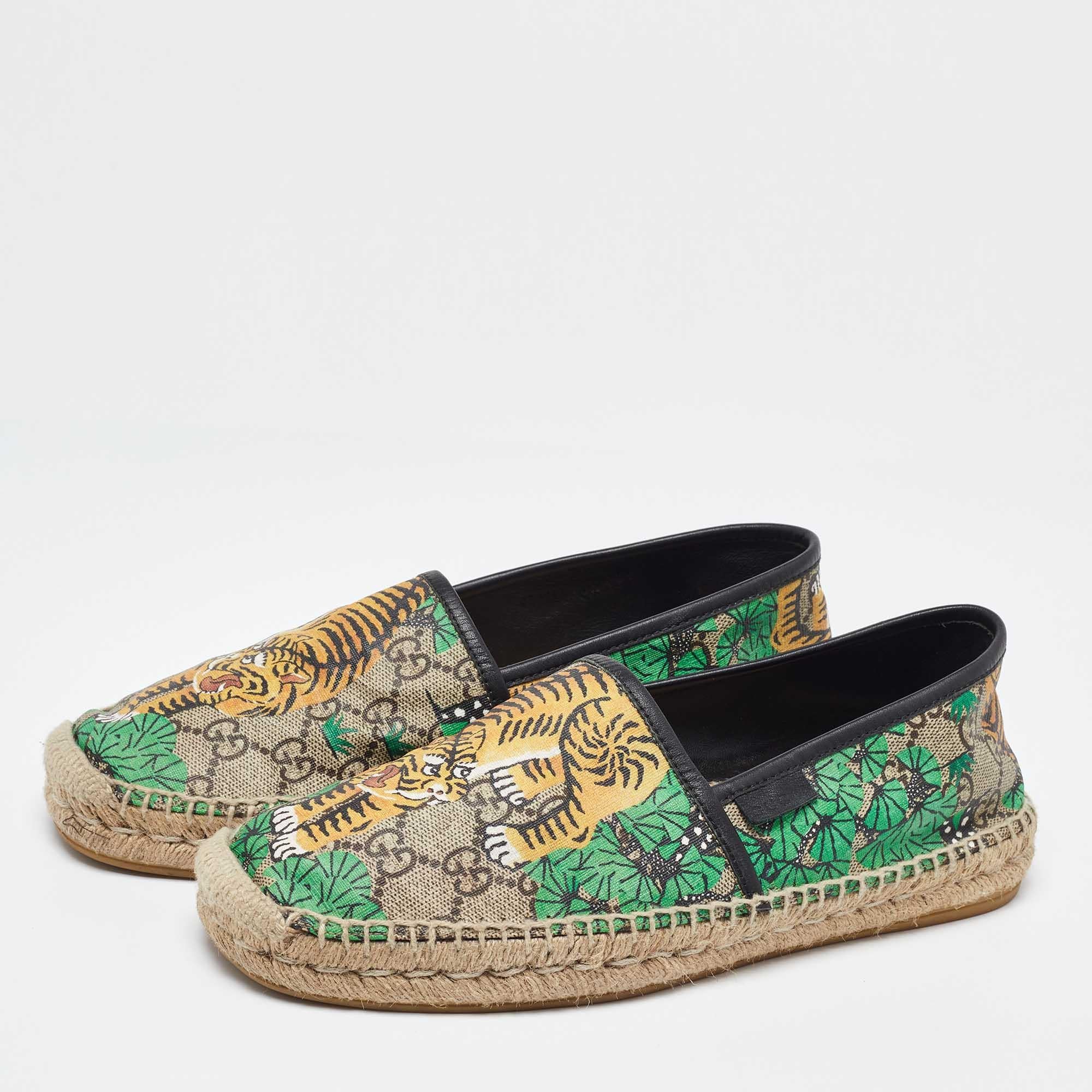 A stylish and luxurious daytime pair these beautiful Gucci espadrilles are easy to slip on and add a chic look to your casuals. Constructed in GG Supreme canvas this pair features a Bengal tiger print along with leather trims to complete the look.