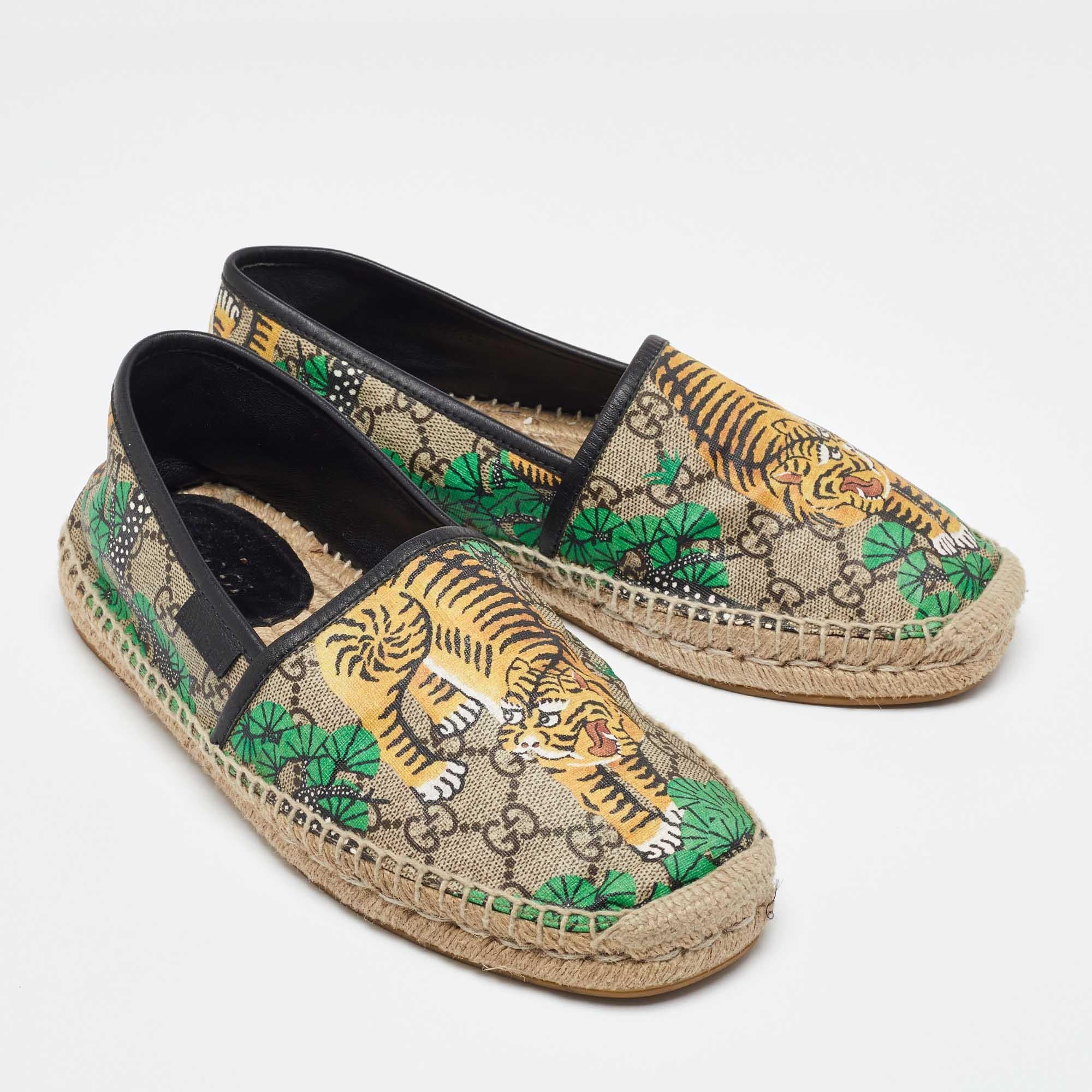 Gucci Bengal Tiger Print Supreme Canvas Leather Pilar Espadrille Loafers 40.5 In Fair Condition For Sale In Dubai, Al Qouz 2