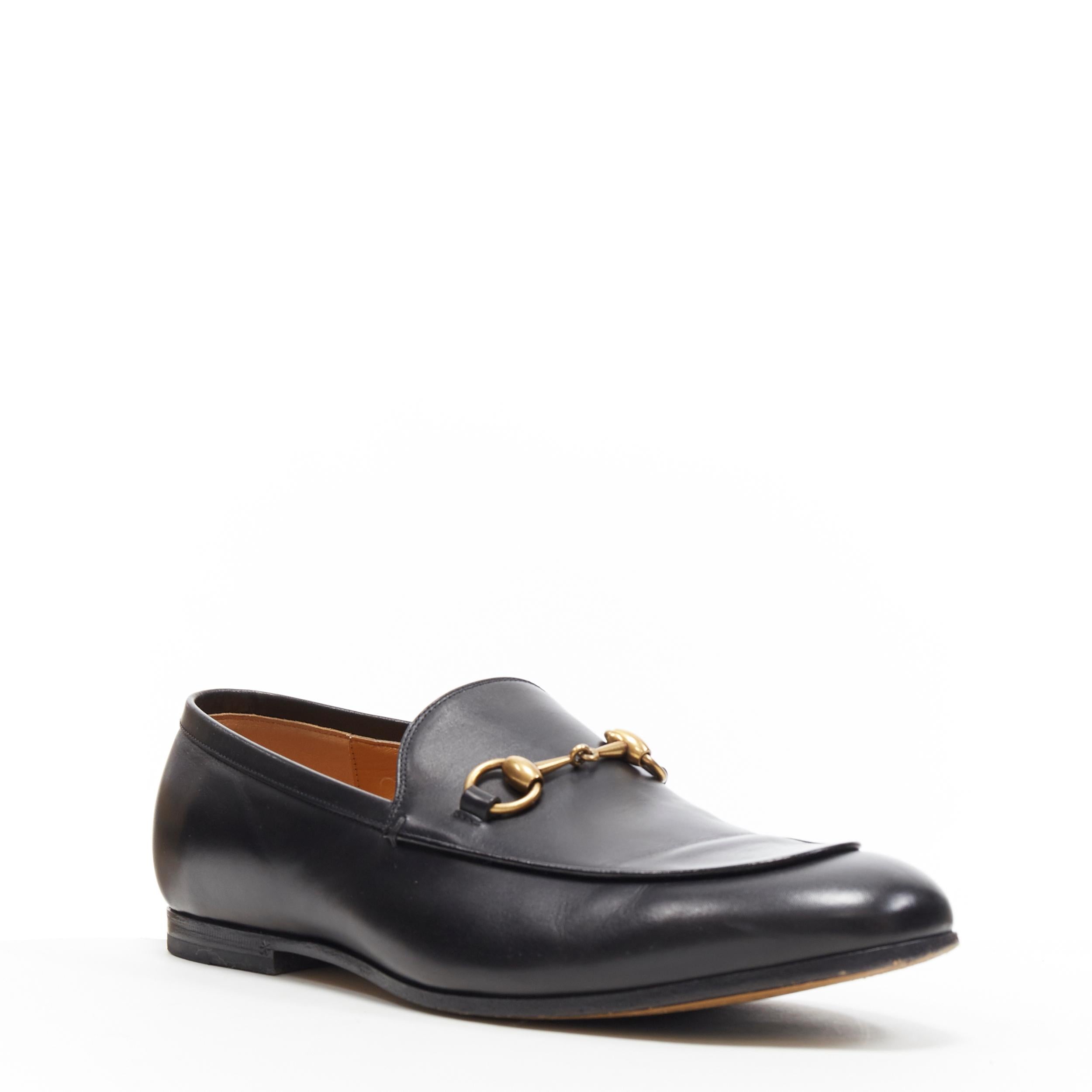 GUCCI Betis Glamour black leather gold horsebit buckle flat loafer UK8 EU42
Brand: Gucci
Designer: Alessandro Michele
Model Name / Style: Betis Flamour
Material: Leather
Color: Black
Pattern: Solid
Closure: Slip on
Extra Detail: Flat (Under 1 in)