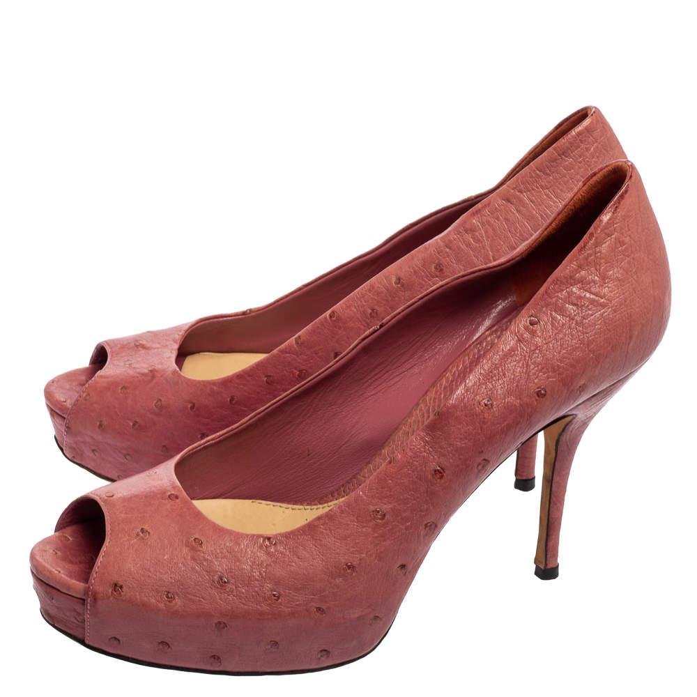 Gucci Betty Ostrich Leather Peep Toe Platform Pumps Size 38 For Sale 2