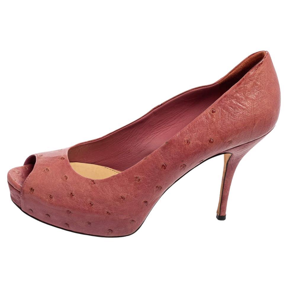 Gucci Betty Ostrich Leather Peep Toe Platform Pumps Size 38 For Sale