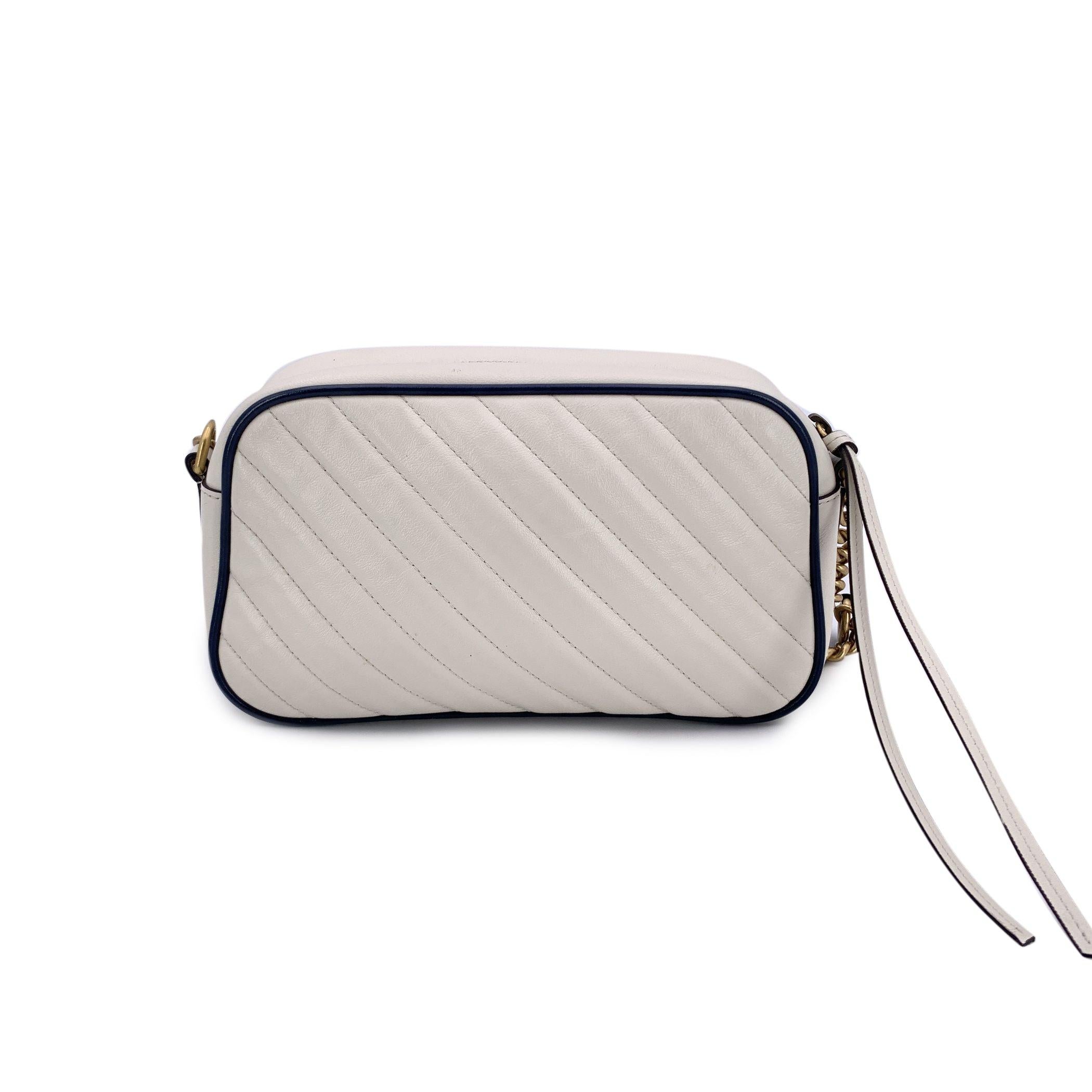Gris Gucci - Sac à bandoulière zippé bicolore en Torchon matelassé GG Marmont en vente