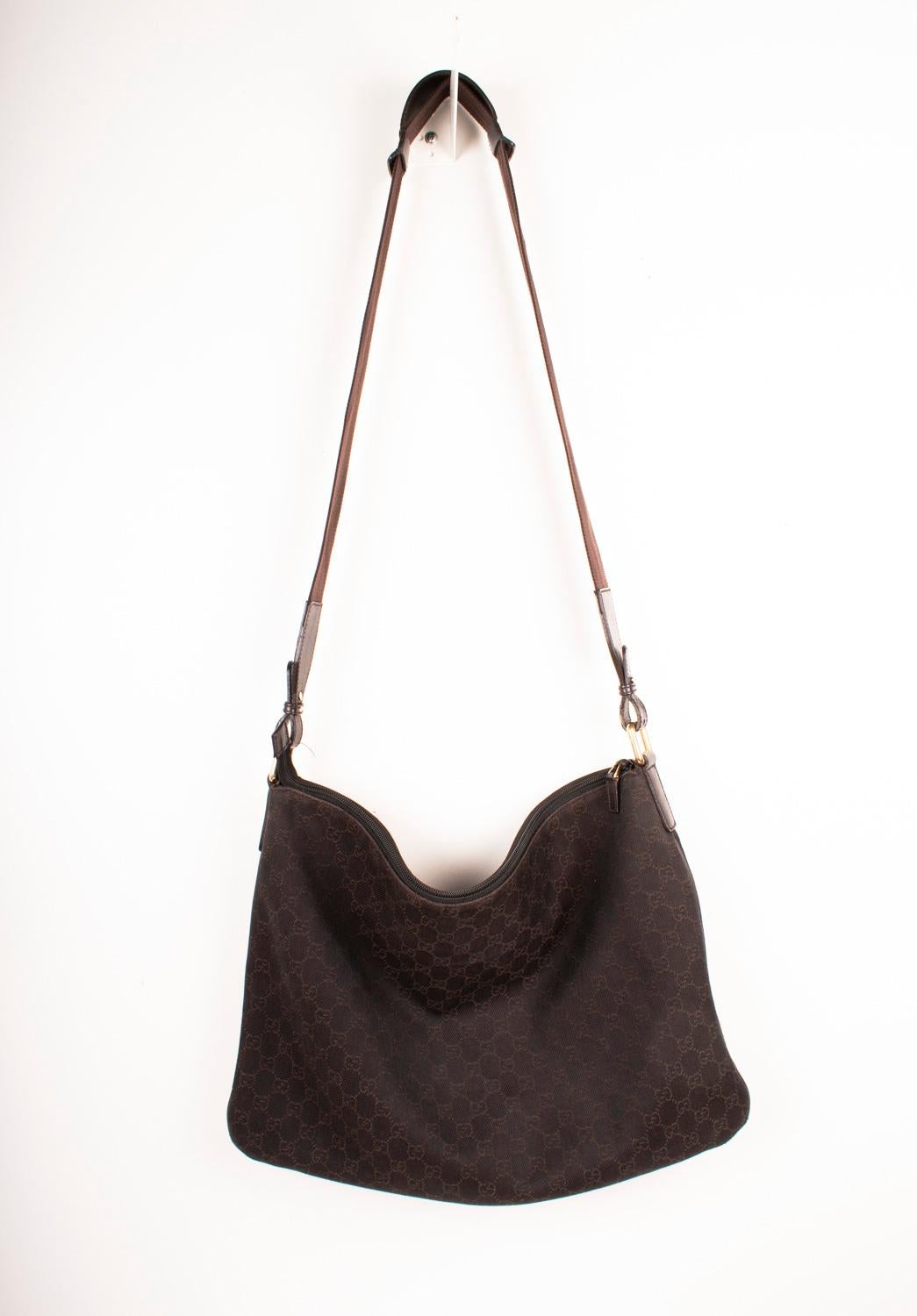 Gucci Big Monogram GG Men Messenger Bag Large In Excellent Condition For Sale In Kaunas, LT