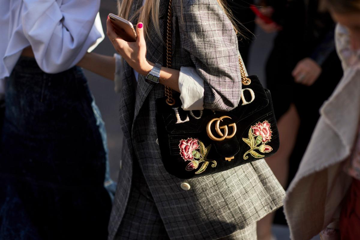 GUCCI black 2017 GG MARMONT MEDIUM LOVED VELVET Shoulder Bag For Sale 5