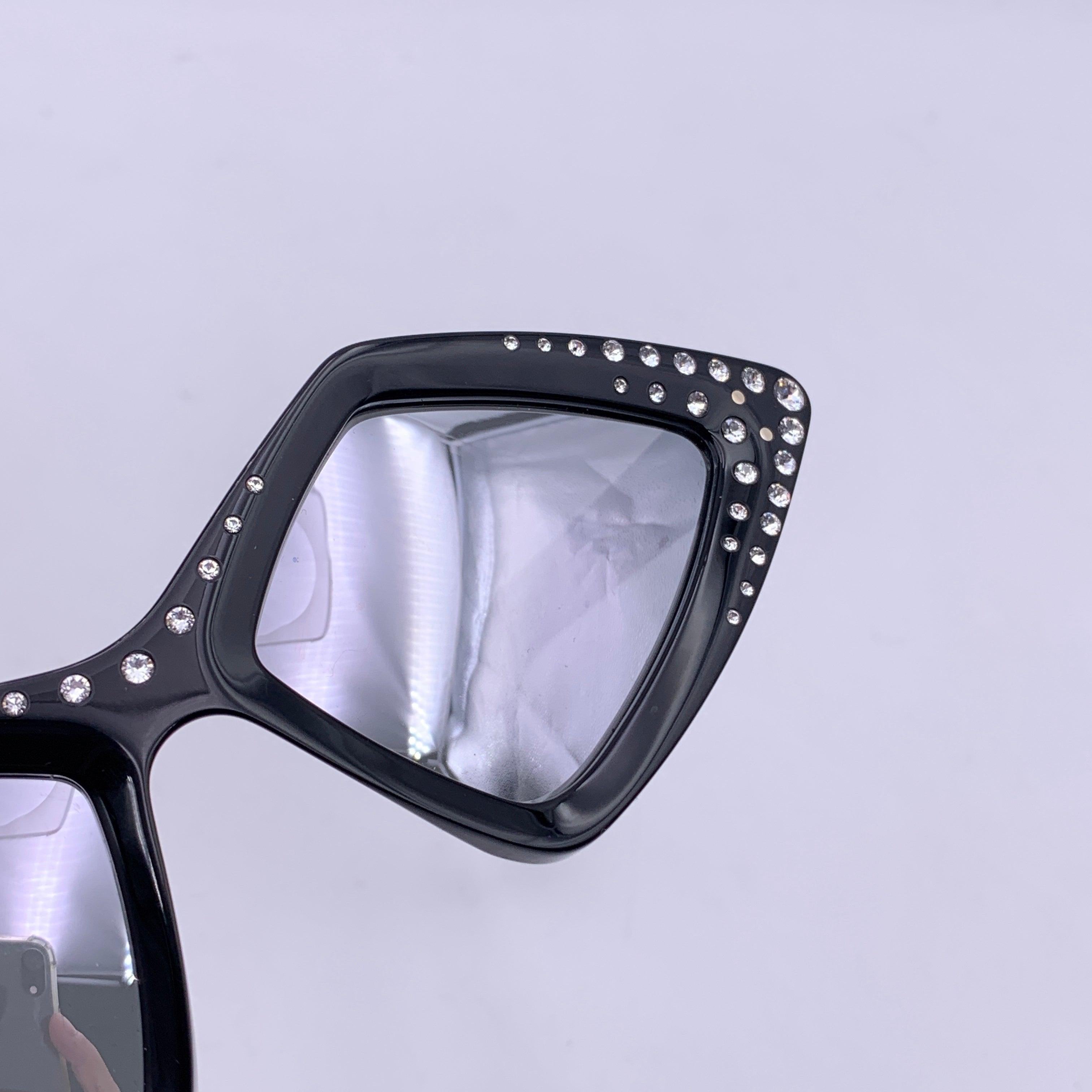 Gucci Schwarze Acetat-Sonnenbrille mit Strasssteinen GG0496S 59/18 145 mm Damen im Angebot