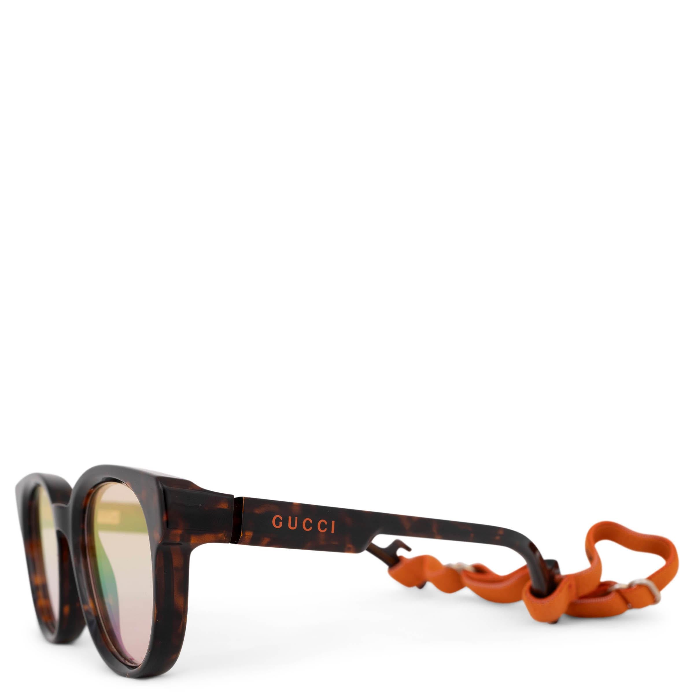 These 100% authentic Gucci Sunglasses feature a stylish shiny dark tortoiseshell injection frame with matching tortoiseshell temples. The temples are detailed with 