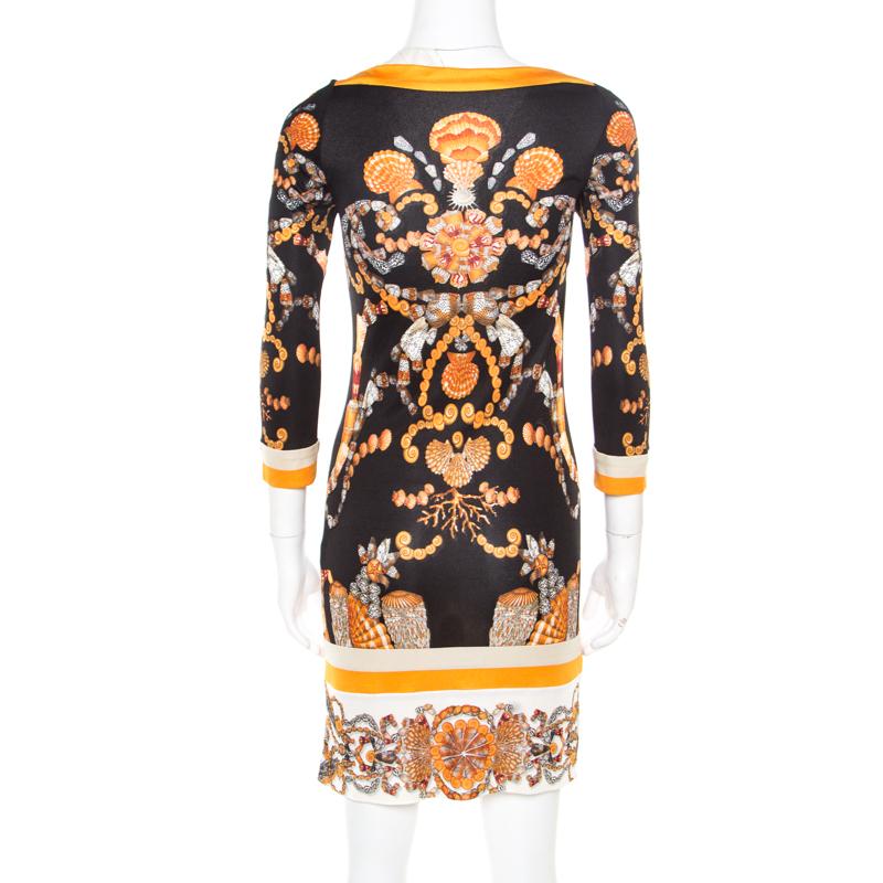 Deserving a very special place in your wardrobe is this shift dress from Gucci! The black and gold creation is made of a viscose and silk blend and features a sea shell print all over it. It flaunts a bateau neckline and long sleeves. Its flattering