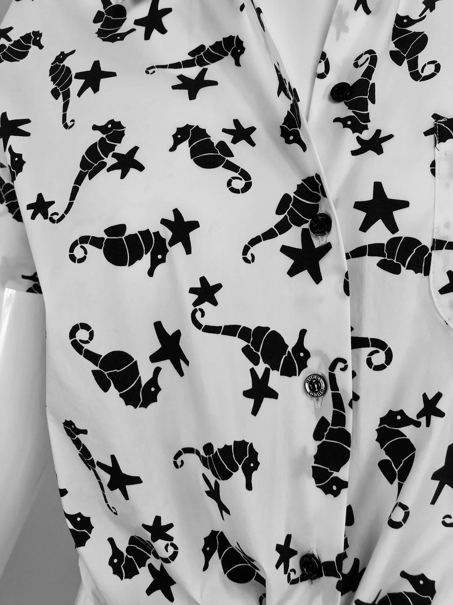Gucci black and white sea horse print tie front blouse, short sleeves with button front and ties at the waist, single chest pocket...Unlined...Cotton, polymide and elastic, the fabric has stretch...Looks unworn...Marked size Large
In excellent