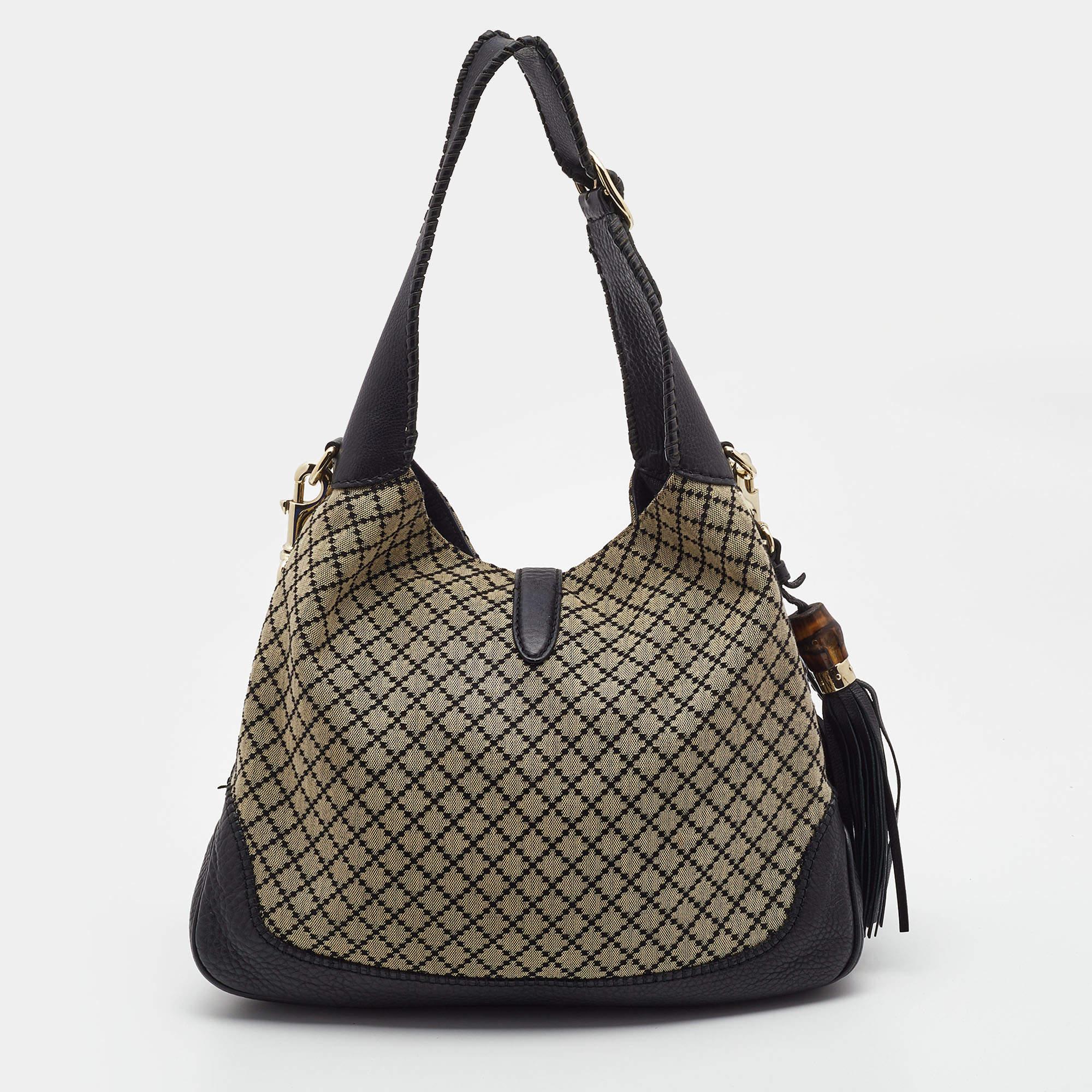 Designed to perfection and crafted from Diamante canvas and leather, this Jackie wallet can be your go-to accessory. Bringing elegance and class to your daily style, this wallet from Gucci is stylish and convenient.

Includes: Original Dustbag,