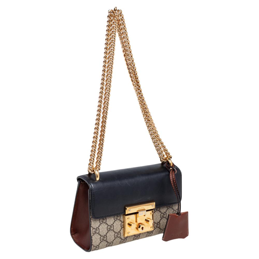 Gucci Schwarz/Beige GG Supreme Umhängetasche aus Segeltuch und Leder mit Vorhängeschloss im Zustand „Gut“ in Dubai, Al Qouz 2