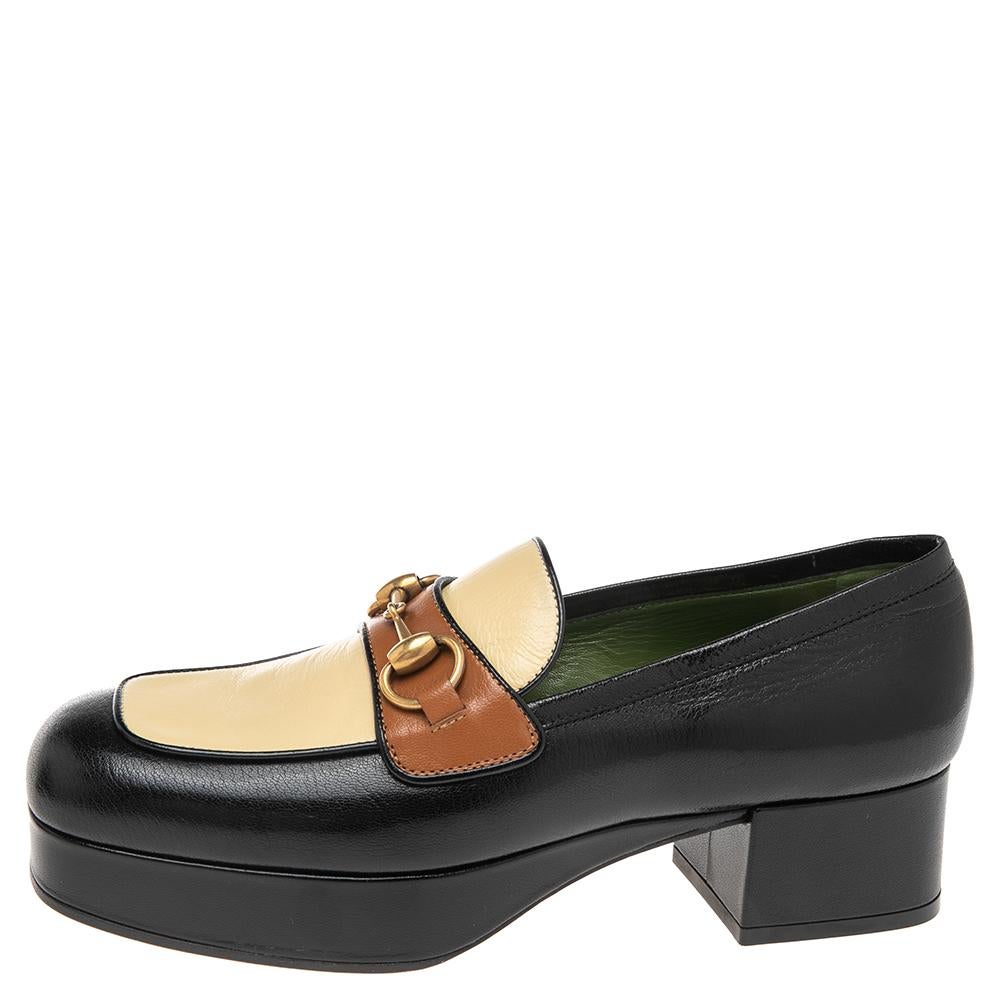 Exemplary in their crafting and symbolically detailed, these Houdan loafer pumps coming from Gucci will let your style appear aesthetically pleasing and glamourous. They are made using black-beige leather and are embellished with a gold-toned