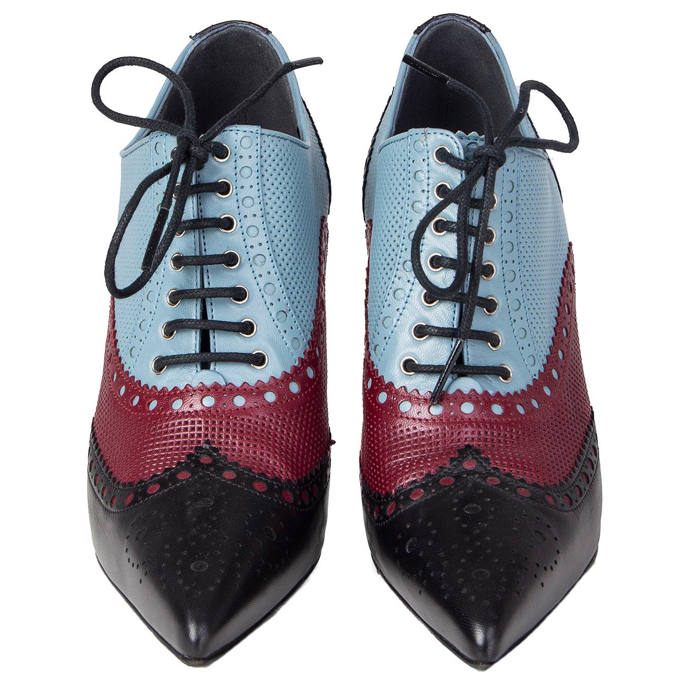 100% authentic Gucci pointed-toe lace-up Brogue ankle boots in black, pigeon blue and burgundy perforated calfskin. Have been worn and are in excellent condition. 

Measurements
Imprinted Size	35
Shoe Size	35
Inside Sole	22.5cm (8.8in)
Width	6.5cm