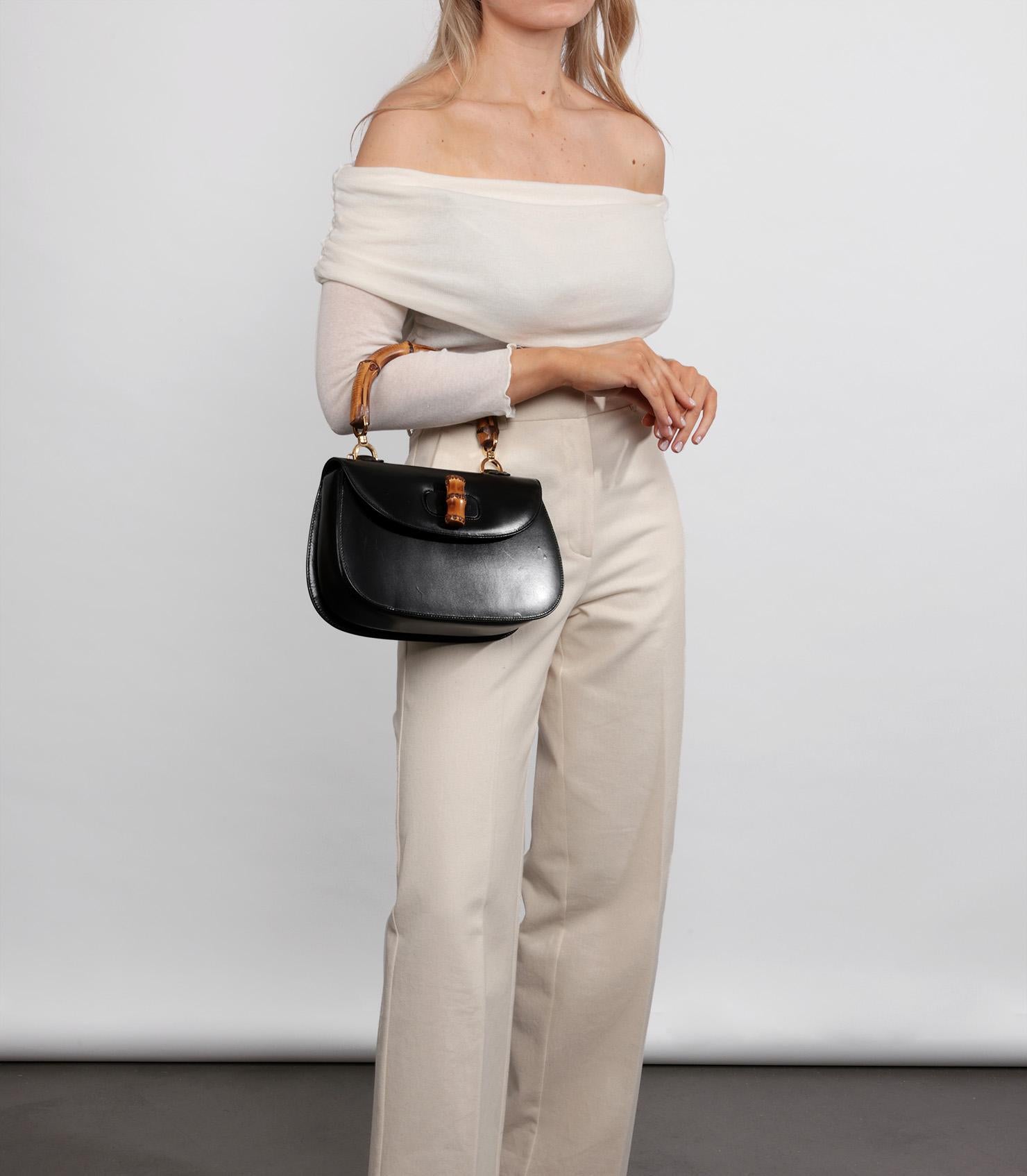 Brand: Gucci
Model: Medium Classic Bamboo Top Handle
Product Type: Top Handle
Serial Number: 00***********
Accompanied By: Gucci Dust Bag, Mirror
Colour: Black
Hardware: Gold
Material(s): Calfskin Leather
Authenticity Details: Serial Stamp

Height: