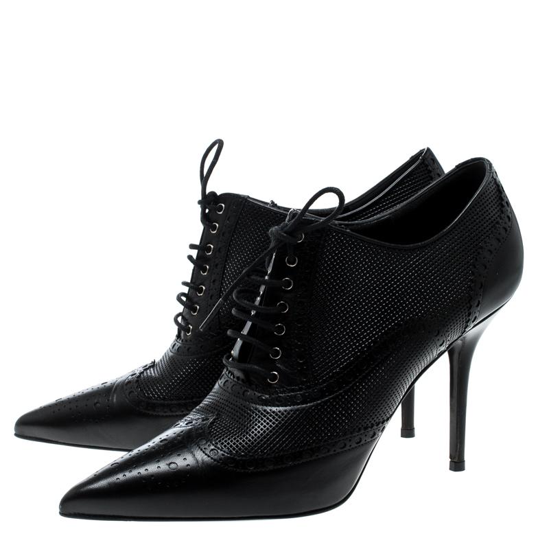 Women's Gucci Black Brogue And Textured Leather Gia Pointed Toe Lace Up Ankle Booties