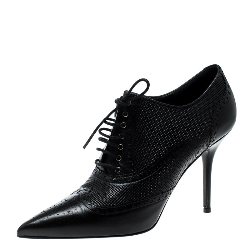 Gucci Black Brogue And Textured Leather Gia Pointed Toe Lace Up Ankle Booties