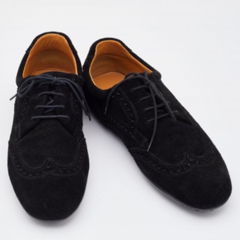 These loafers are durable and classy. Created from quality materials, it features relaxing footbeds and will lend you optimal grip while walking.