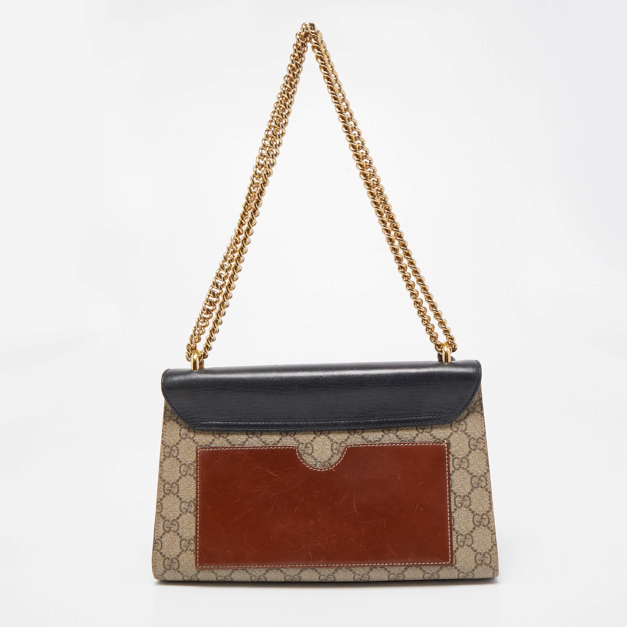 Carry everything you need in style thanks to this Gucci padlock shoulder bag. Crafted from the best materials, this is an accessory that promises enduring style and usage.

Includes: Original Dustbag, Info Booklet, Keys
