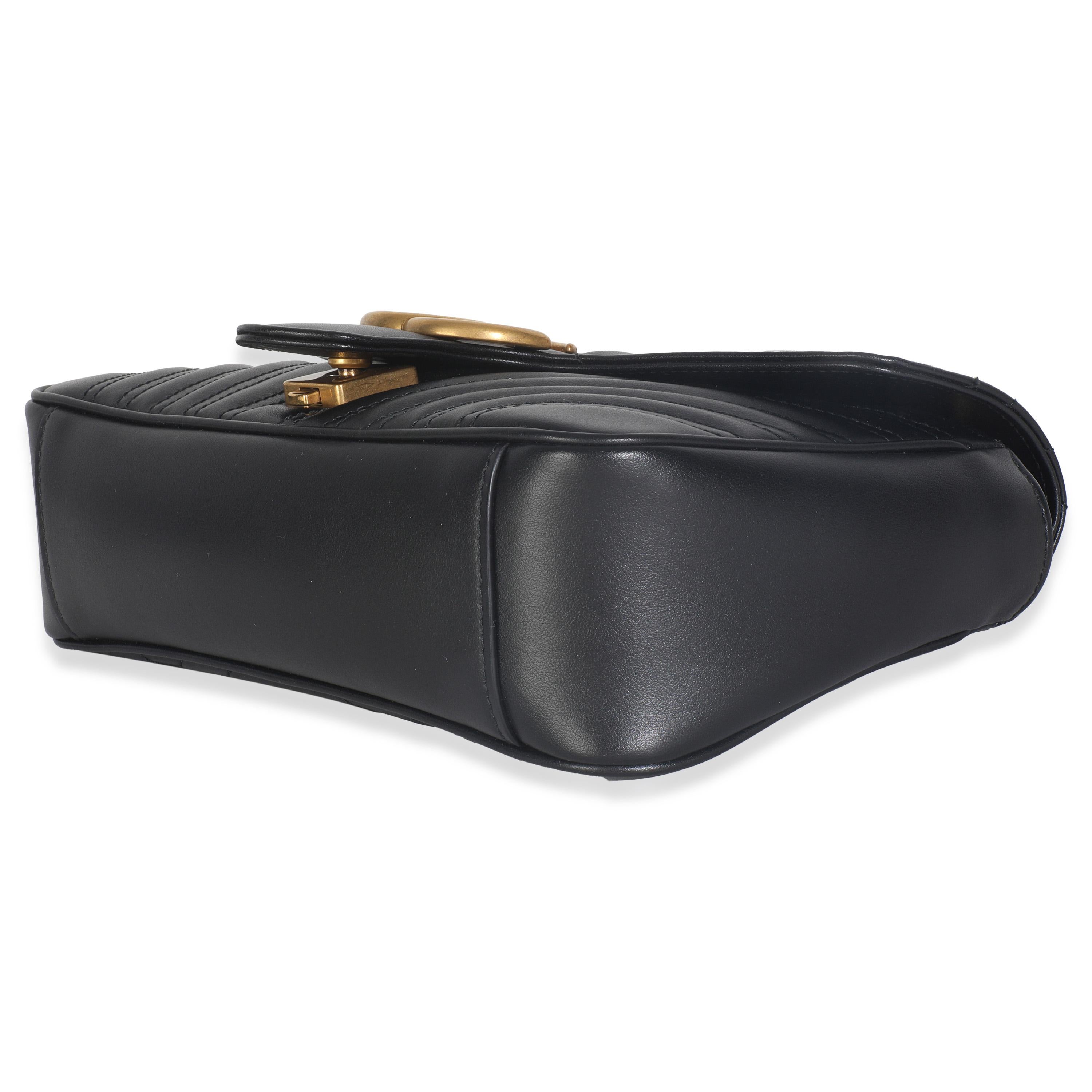 Gucci Black Calfskin Matelasse Medium GG Marmont Shoulder Bag Pour femmes en vente