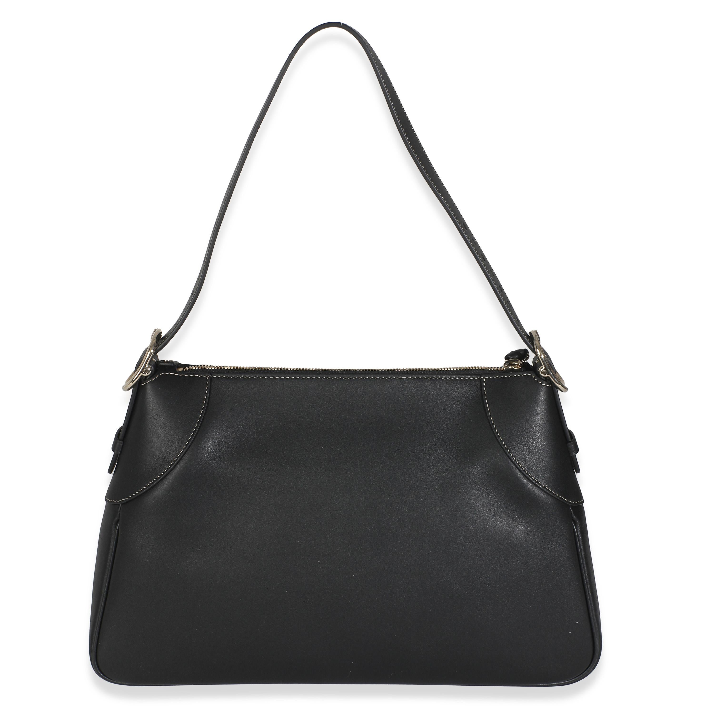 Auflistung Titel: Gucci Schwarzes Kalbsleder Medium GG Emblem Umhängetasche
SKU: 146471
Zustand: Gebraucht 
Beschreibung des Zustands: Die Neo Vintage GG Supreme Kollektion von Gucci ist eine Hommage an die Wurzeln des Hauses. Die mit nostalgischer