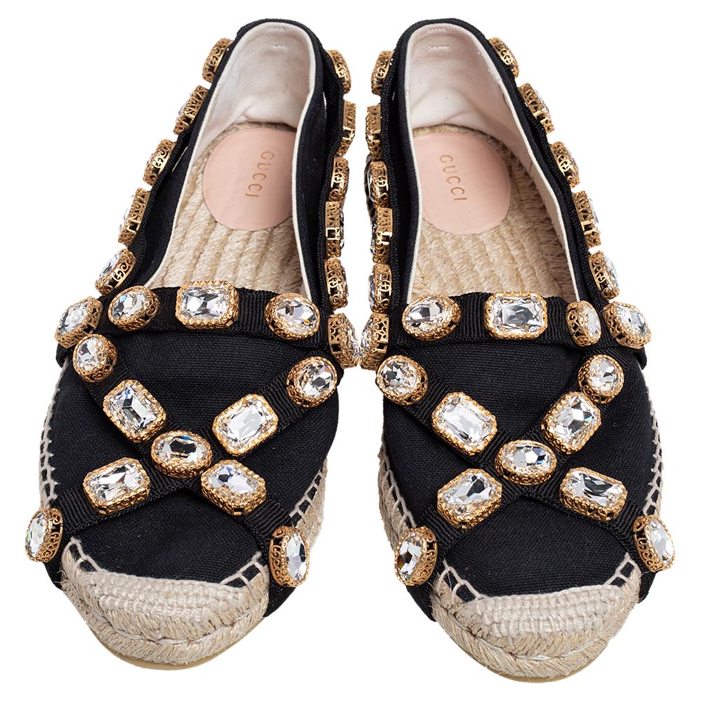 Effortlessly chic and stylish, these flats from Gucci are what your wardrobe has been missing all this while! The flats are well-crafted from black canvas and decorated with crystals on the uppers. Comfortable insoles and espadrille midsoles