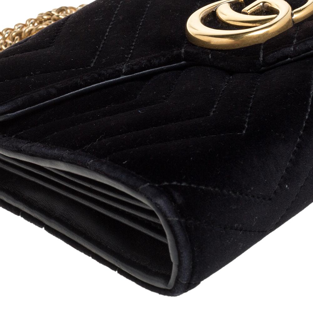 Cartera Gucci Marmont de terciopelo negro Chevron GG con cadena 7