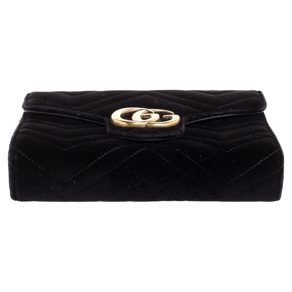 De las mujeres Cartera Gucci Marmont de terciopelo negro Chevron GG con cadena