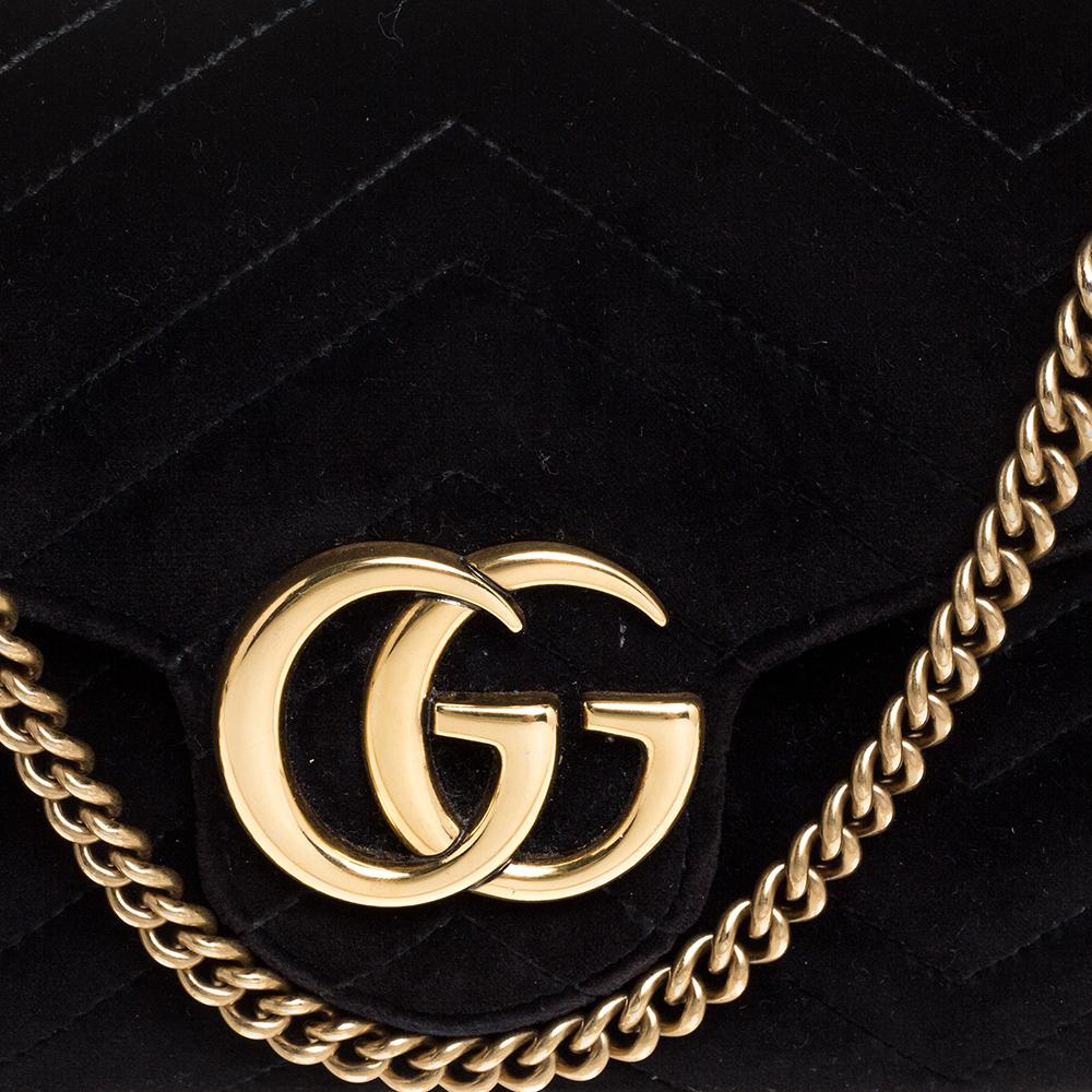 Cartera Gucci Marmont de terciopelo negro Chevron GG con cadena 1