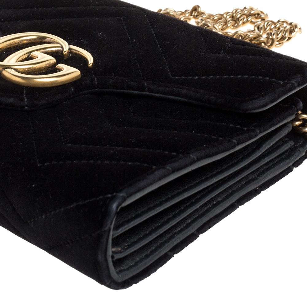 Cartera Gucci Marmont de terciopelo negro Chevron GG con cadena 2