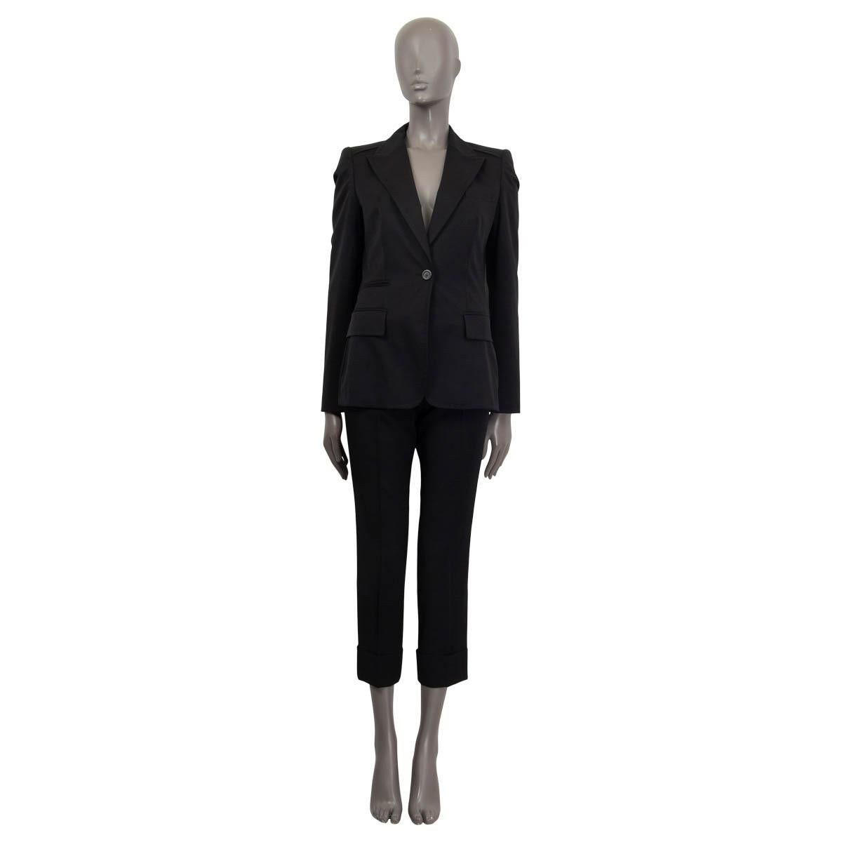 100% authentic Gucci classic blazer in black cotton (assumed cause tag is missing). Features padded shoulders, two flap pockets, one slit pocket and a notch collar. Opens with One button on the front. Lined in black silk (assumed cause tag is