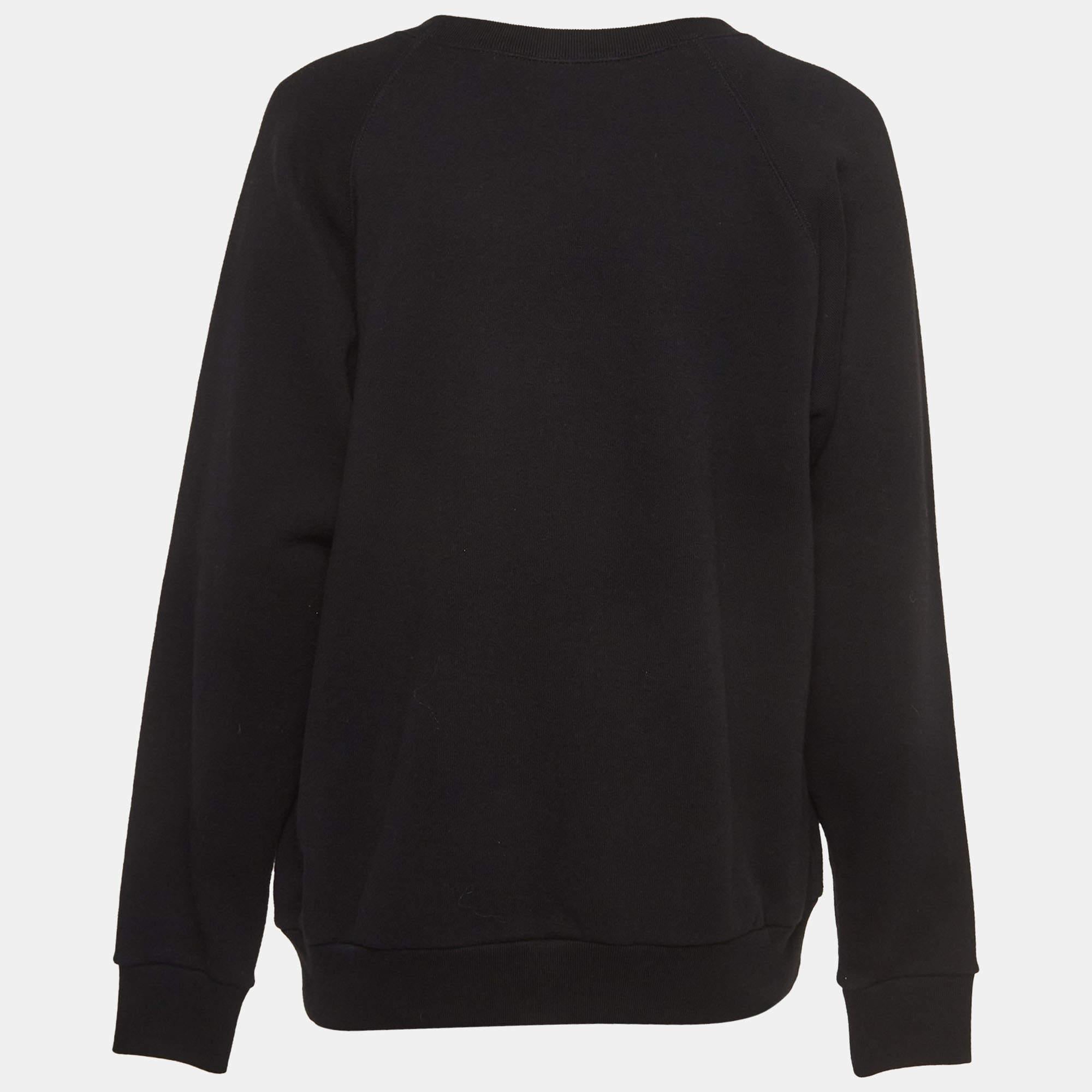 Experience comfort with never-ending style as you don this super-chic sweatshirt from Gucci. This sweatshirt has been designed using high-quality fabric which gives you a comfy fit.

