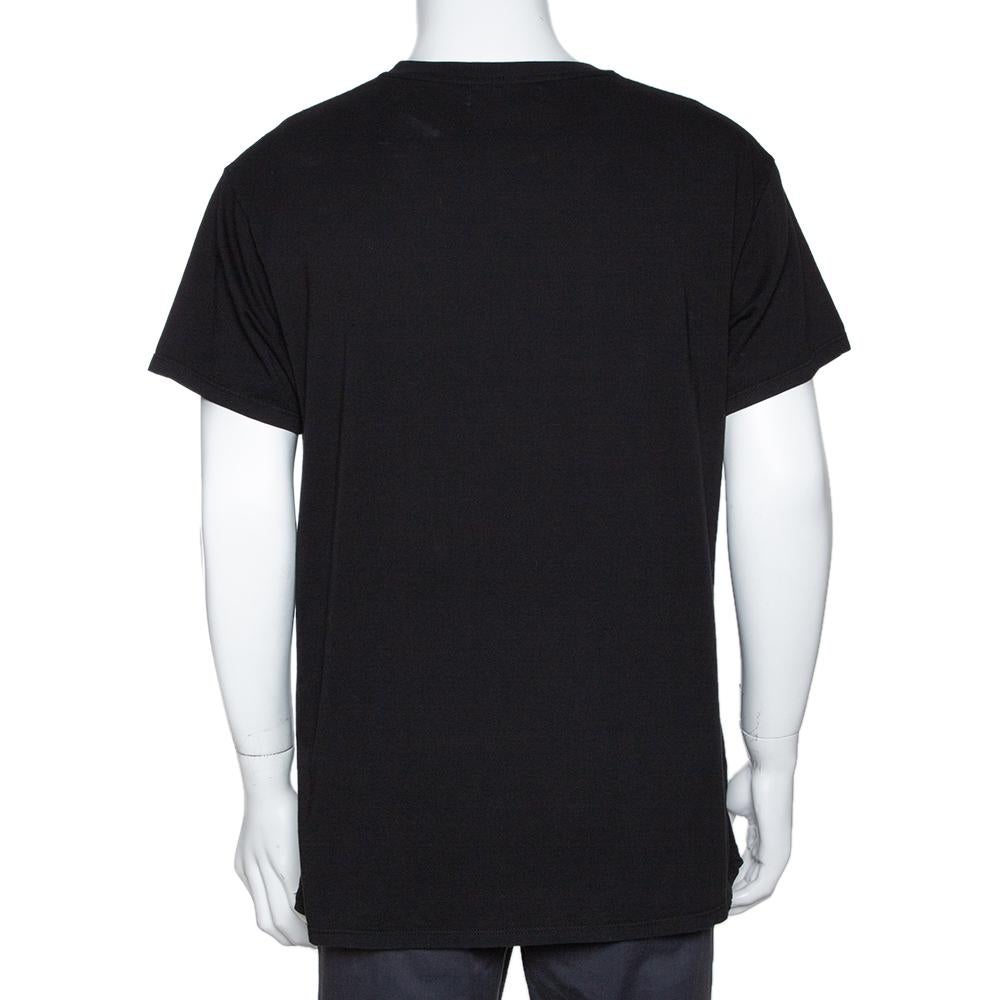 This oversized t-shirt from Gucci is simple and stylish. It is tailored from 100% cotton and comes in a classic black, with prints on the front. It is unique and makes a statement. Pair it with casual bottoms and leave fashionable impressions