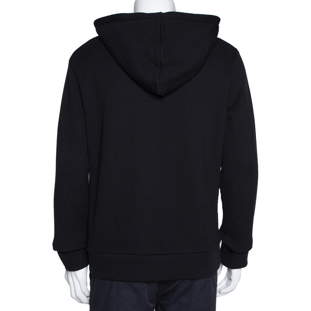 This sweatshirt by Gucci is a closet staple. Crafted from 100% cotton, it comes in black. This creation has a hoodie, web trim at the neckline, and long sleeves. It has been cut to deliver a comfortable fit and will make sure you feel fashionable