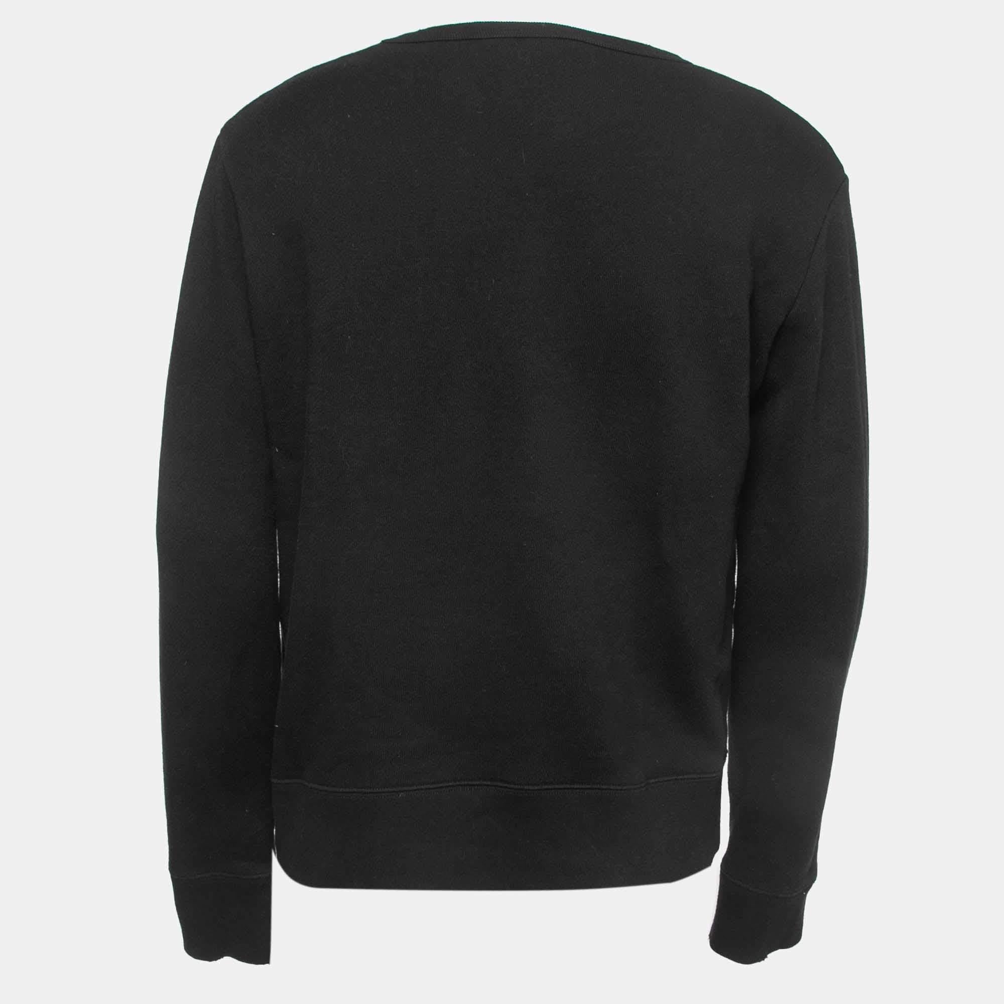 Experience comfort with never-ending style as you don this super-chic sweatshirt from Gucci. This sweatshirt has been designed using high-quality fabric which gives you a comfy fit.

