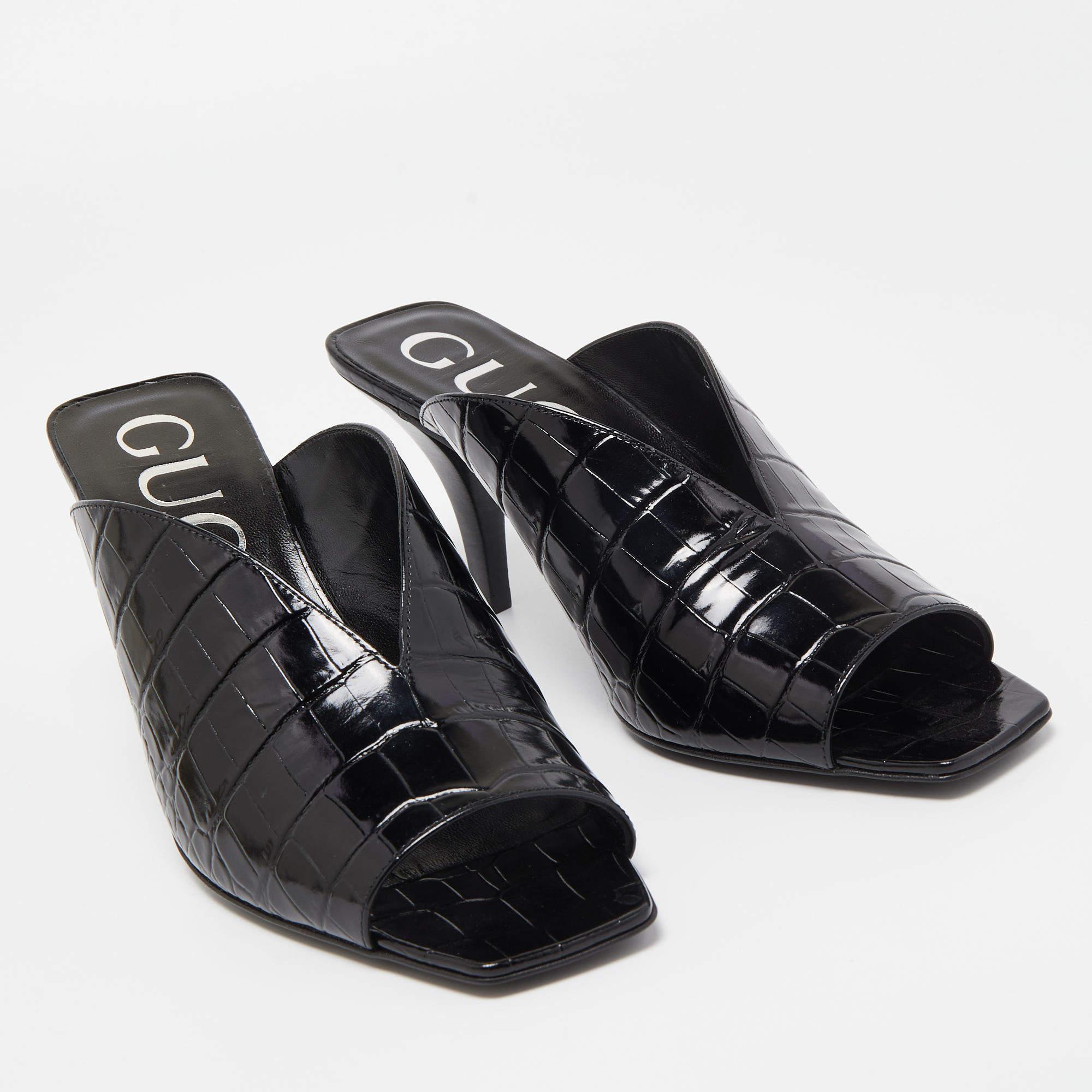 Gucci Black Croc Leather Open Toe Slide Mules Size 37.5 In New Condition In Dubai, Al Qouz 2