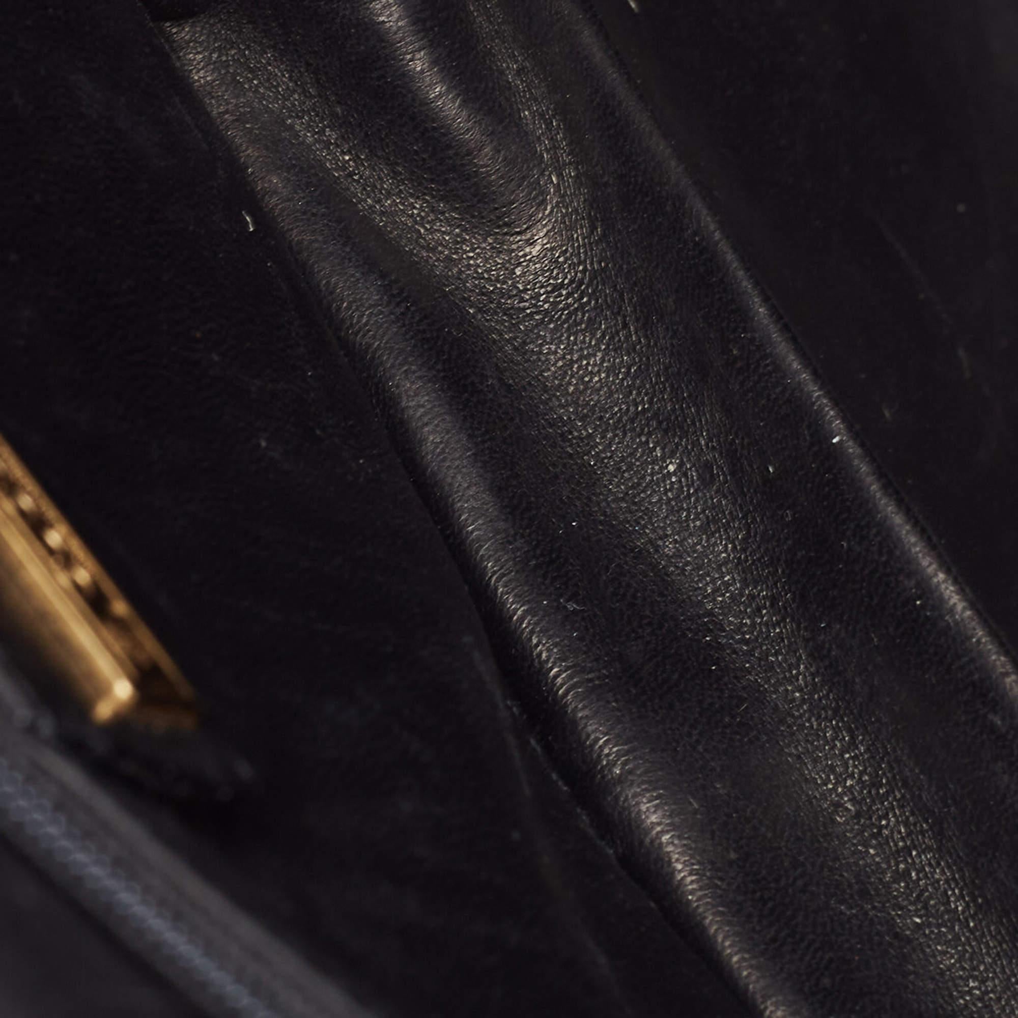 Gucci Schwarze Crossbody-Tasche aus Krokodilleder mit ineinandergreifender GG-Klappe im Angebot 6
