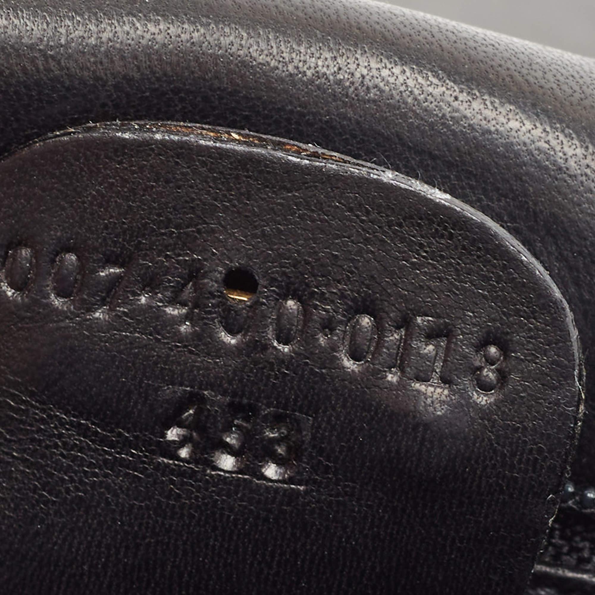 Gucci Schwarze Crossbody-Tasche aus Krokodilleder mit ineinandergreifender GG-Klappe im Angebot 2