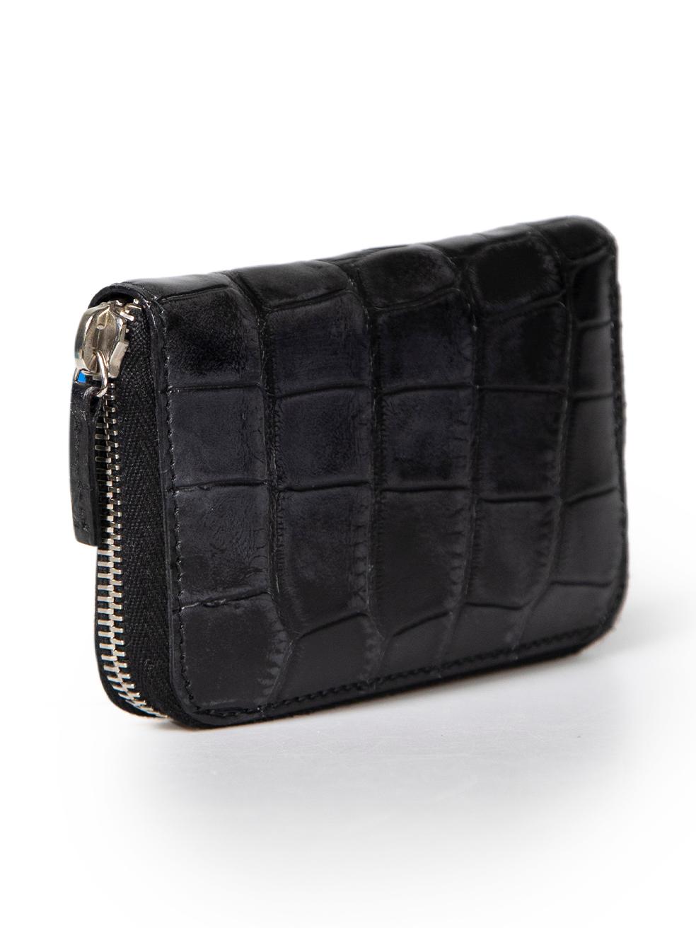 CONDITION is Good. Minor wear to wallet is evident. Light wear to the exterior with mild abrasion of the leather surface seen throughout. The zip tape also shows signs of wear on this used Gucci designer resale item.
 
 
 
 Details
 
 
 Black
 
