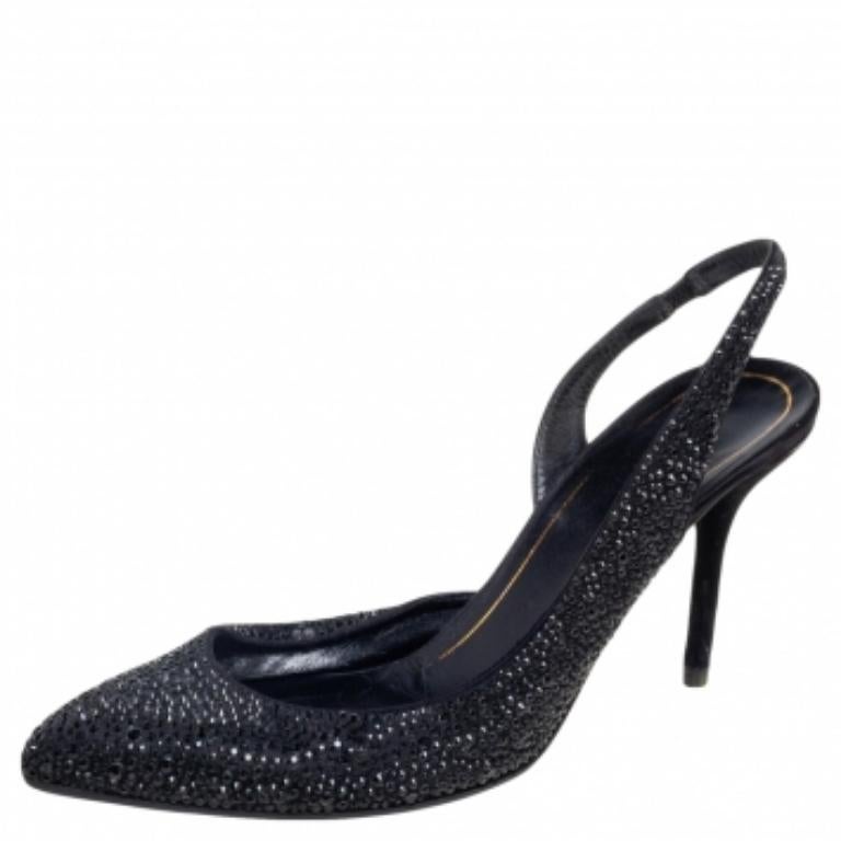 Gucci - Escarpins Noah D'Orsay en satin et daim ornés de cristaux noirs, taille 39 État moyen - En vente à Dubai, Al Qouz 2