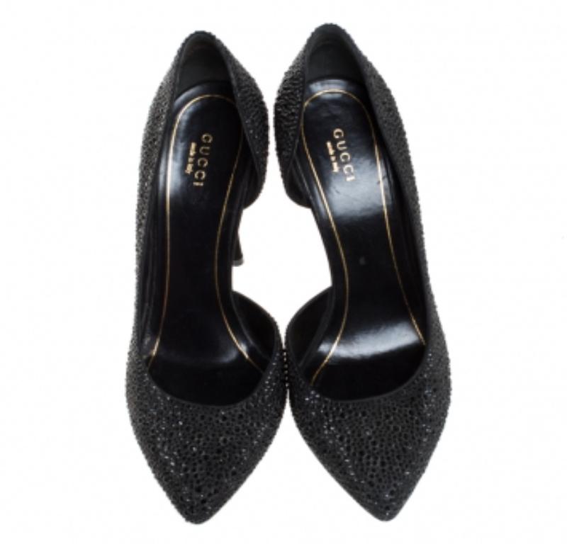 Noah D'Orsay Pumps aus Satin und Wildleder mit Kristallverzierung von Gucci, Größe 39 im Zustand „Gut“ im Angebot in Dubai, Al Qouz 2
