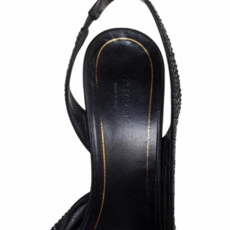 Gucci - Escarpins Noah D'Orsay en satin et daim ornés de cristaux noirs, taille 39 Pour femmes en vente