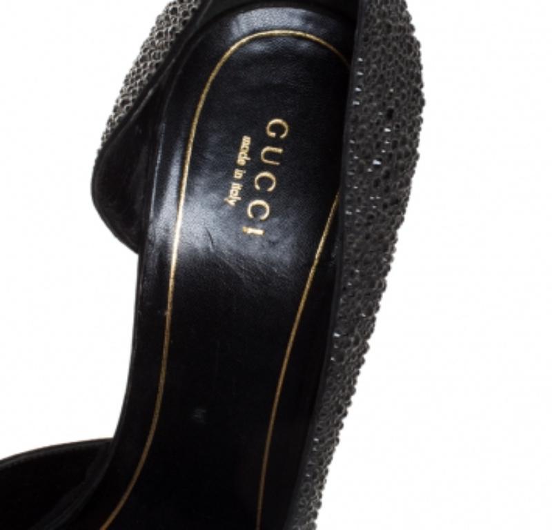 Noah D'Orsay Pumps aus Satin und Wildleder mit Kristallverzierung von Gucci, Größe 39 Damen im Angebot