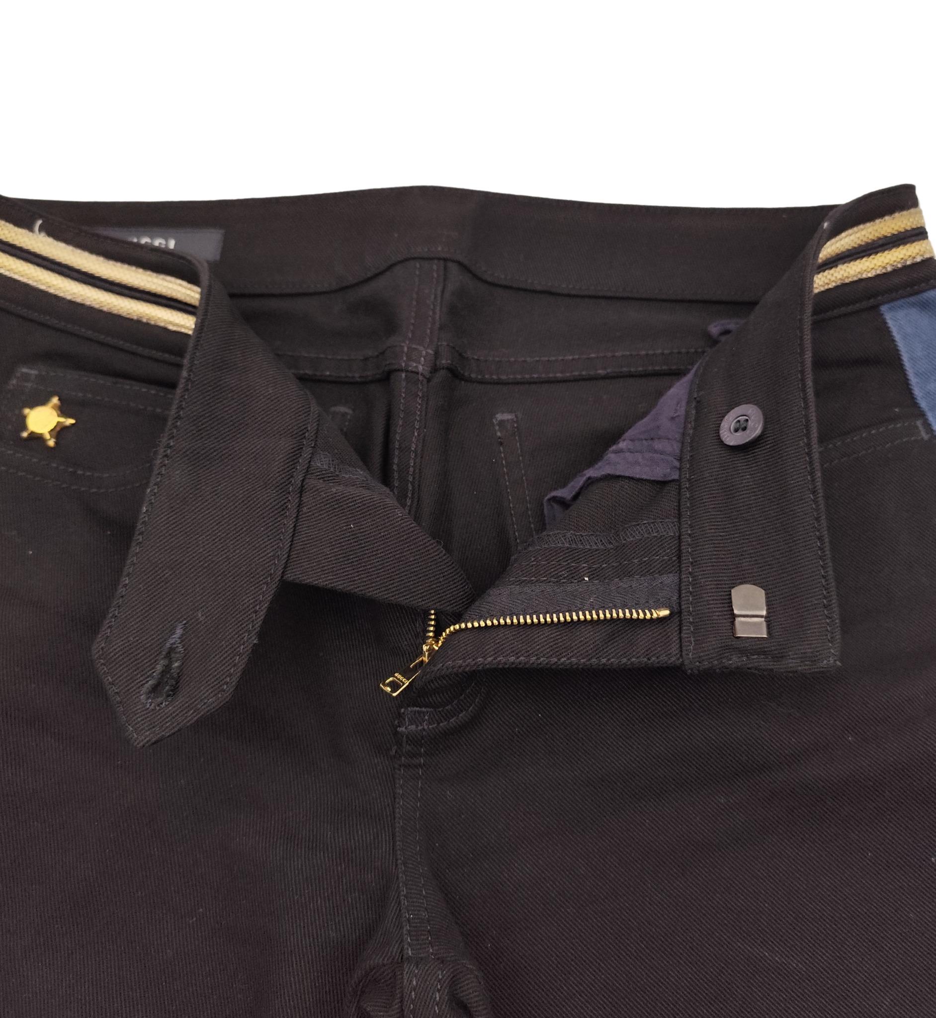 Pantalon à rayures latérales en denim noir Gucci en vente 5